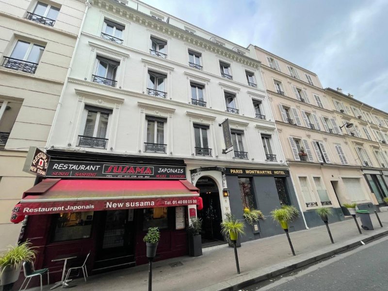 Hotel de Paris Montmartre Builidng