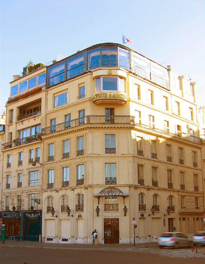 View of Restaurant La Tour d'Argent