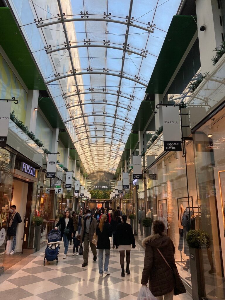 At the Passage du Havre, customers can immerse themselves in a unique shopping experience with a wide variety of fashion and lifestyle stor