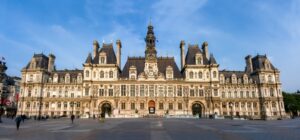 Front view of hôtel de ville