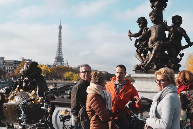 Paris Sightseeing Highlights Tour by Dutch Bike group ride