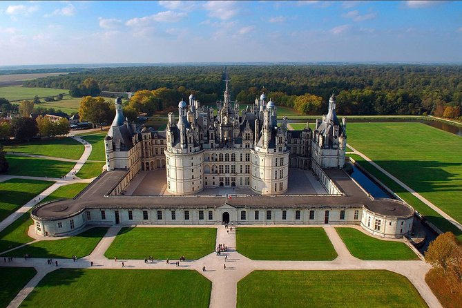 Private Loire Valley Castles with Minivan