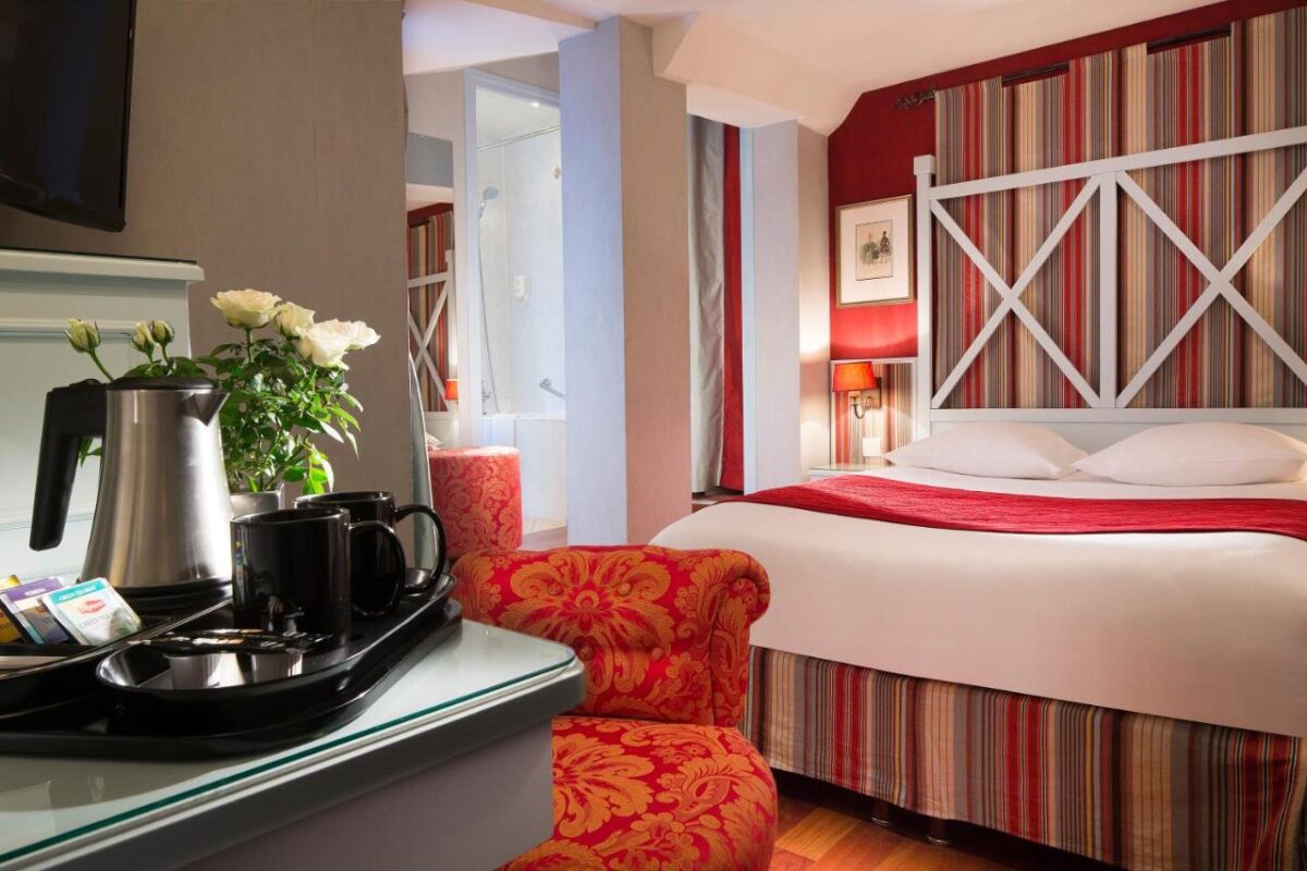 Rooms at the Hotel Louvre Bons Enfants are pockets of tranquility amidst the bustling city pulse