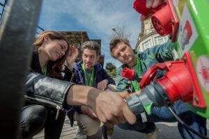 2 hour outdoor group activity in Paris: PARIS