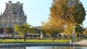 Discovering Paris: Walking audio tour along the Seine river Review