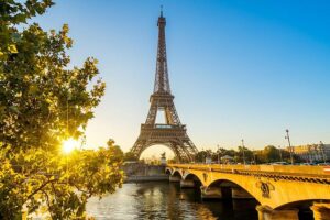 Eiffel Tower Morning Guided Visit with Parisian Breakfast Review