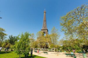 Eiffel Tower Skip the Line and Small Group Tour with Summit Access by elevator Review