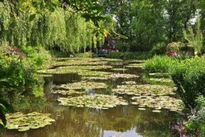 Giverny with Minivan Review