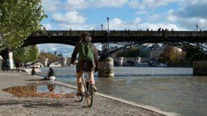 Private guided tour by bike along the Seine river Review