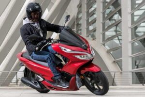 Scooter 125cc 2 places Review