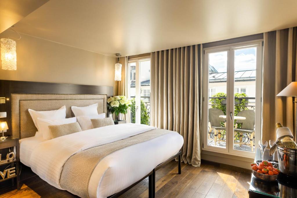 A visual representation of the chic room features at B Montmartre Hôtel.