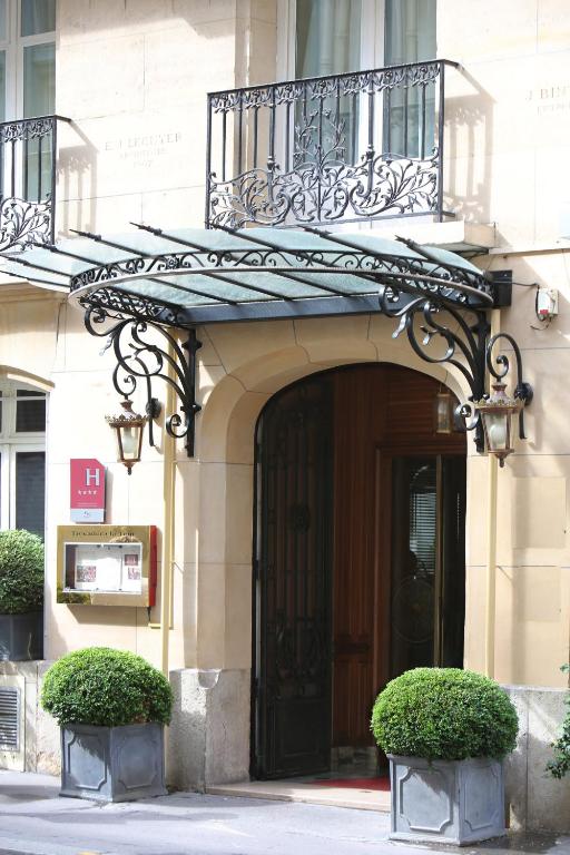 The exterior of Hôtel TROCADERO LA TOUR Best Western Premier is a blend of timeless elegance and modern sophistication, with its grand façade and contemporary architectural elements.