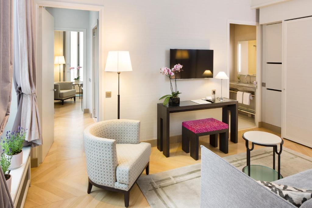 Hôtel Bedford Paris is often praised for offering excellent value for money, with guests highlighting its prime location, elegant ambiance, and the high level of service.