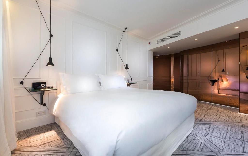 The essence of Hôtel La Maison Champs Elysées lies in its Martin Margiela-designed interiors, offering a stylish and contemporary atmosphere.