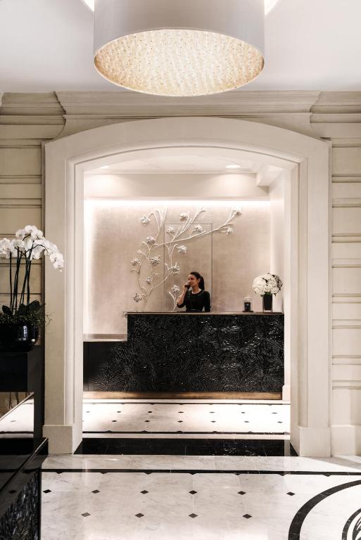 In assessing Le Narcisse Blanc Hôtel & Spa, guest feedback and overall satisfaction play pivotal roles in what you might expect from a stay at this Parisian establishment.