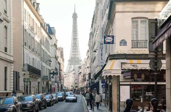 Le Narcisse Blanc Hôtel & Spa is situated in the 7th arrondissement, a prestigious district of Paris.