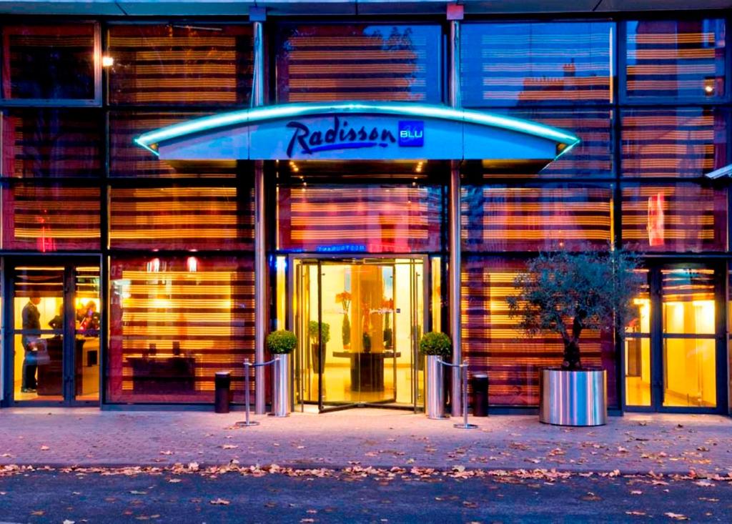 The Radisson Blu Hotel, Paris Boulogne, captivates with its contemporary elegance as gleaming glass and steel blend seamlessly with modern architecture.