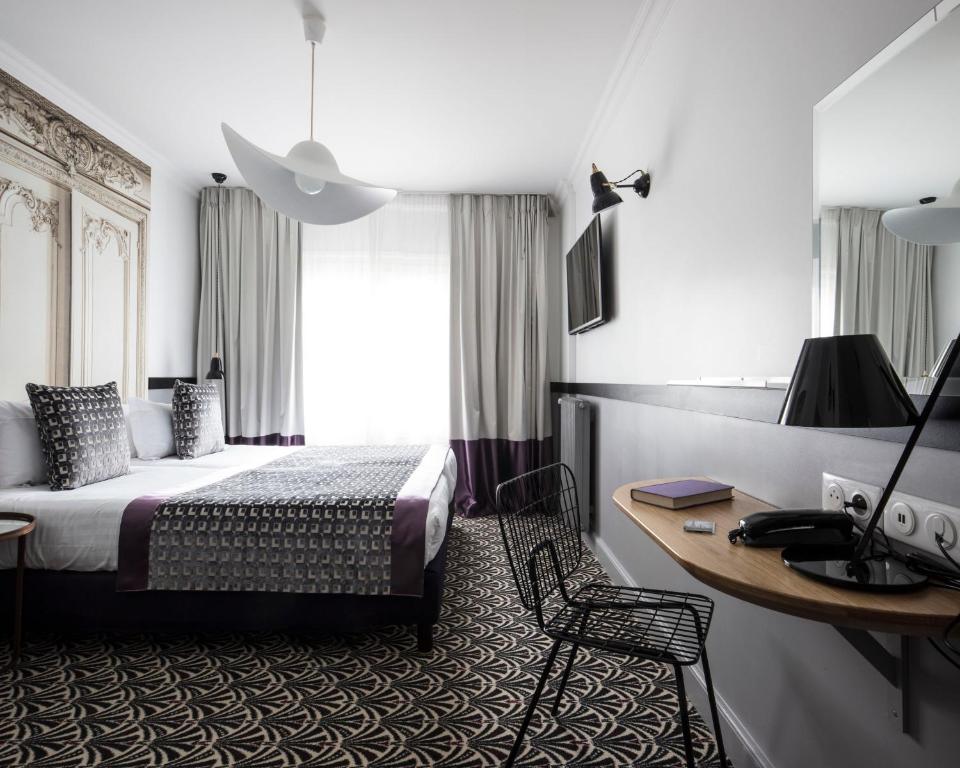 Ibis Styles Paris Eiffel Cambronne rooms boast a perfect harmony of modern amenities and tasteful design, offering comfortable beds, sleek furnishings, and thoughtful touches.