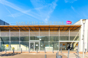 Entrance of Issy Val de Seine railway station on a sunny day