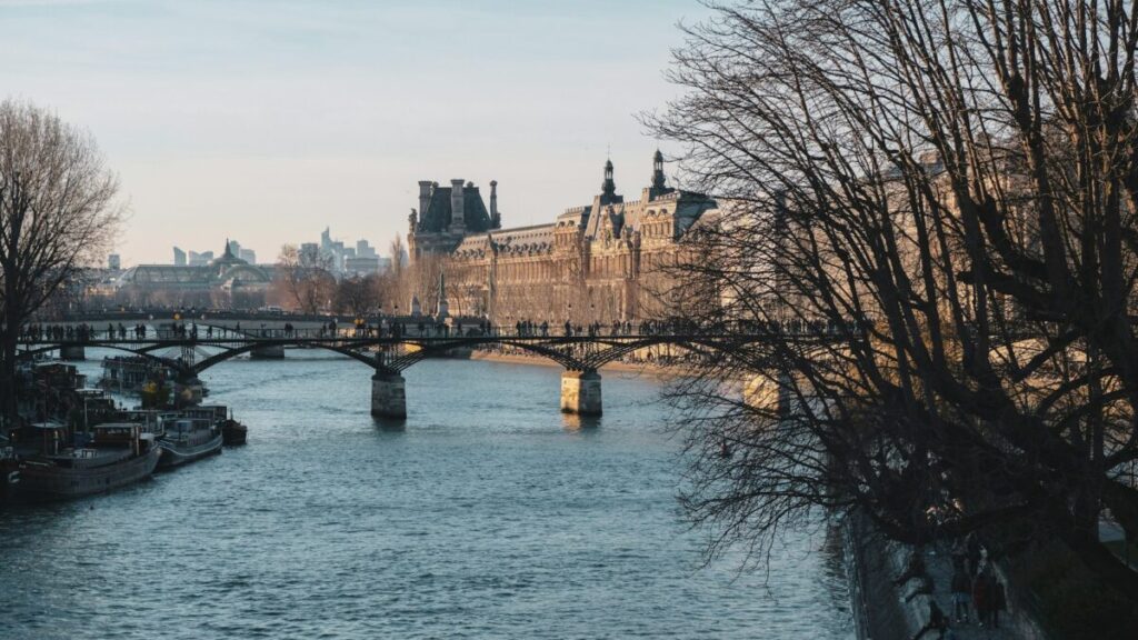 Bridge and architecture in Île de la Cité, Paris, France