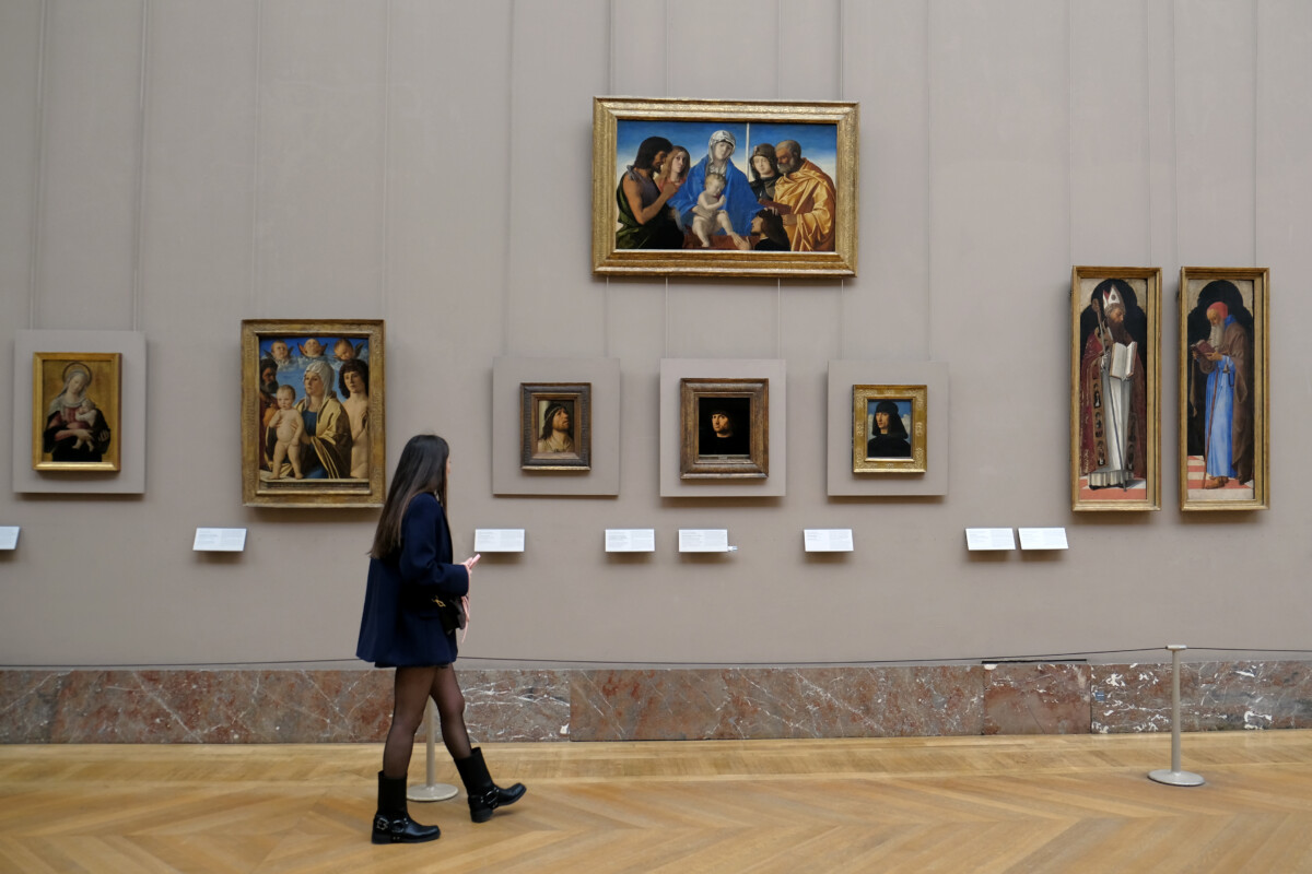  Interior of the Louvre Museum, France's largest art and history museum in the 1st arrondissement of Paris, housed in the Louvre Palace.