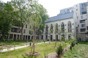 Building exterior and garden in Maison Saint-Charles