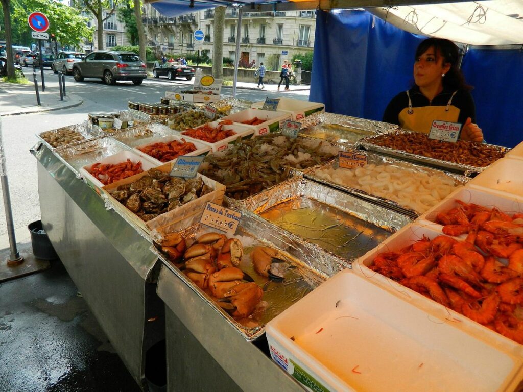 Food to but in Marché du Président Wilson, Paris, France