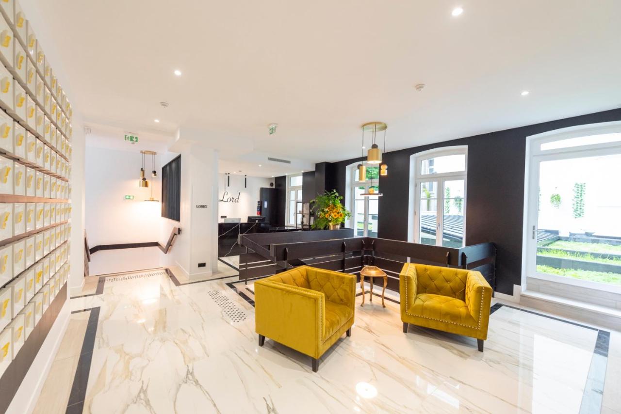 Lobby seats and interior in O’Lord, Residence de Luxe Champs-Elysees