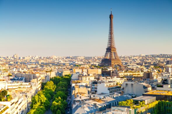 Picturesque sunset over Paris, showcasing the Eiffel Tower amidst a vibrant cityscape