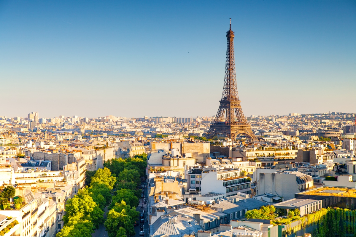 Picturesque sunset over Paris, showcasing the Eiffel Tower amidst a vibrant cityscape