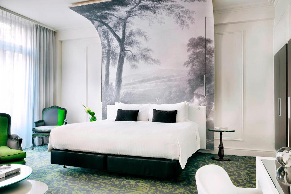 Renaissance Paris Nobel Tour Eiffel Hotel rooms are a haven of modern luxury, featuring tasteful decor, premium amenities, and stunning views.